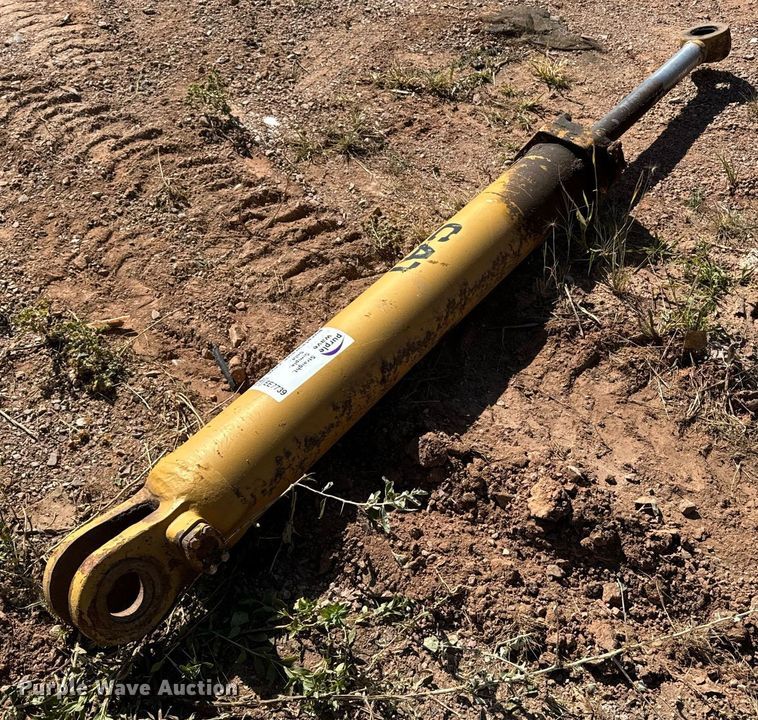 image for item EE7739 Caterpillar hydraulic cylinder