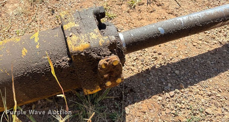 image for item EE7739 Caterpillar hydraulic cylinder