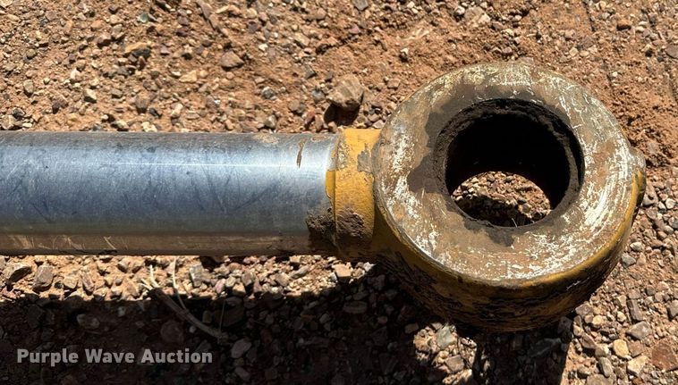 image for item EE7739 Caterpillar hydraulic cylinder