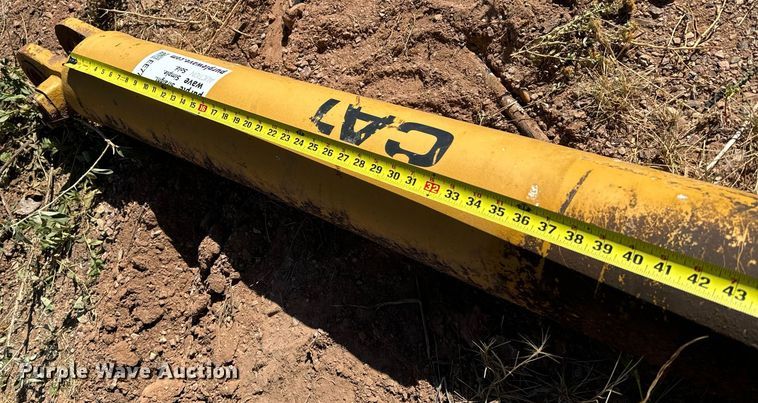 image for item EE7739 Caterpillar hydraulic cylinder
