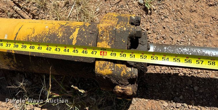 image for item EE7739 Caterpillar hydraulic cylinder