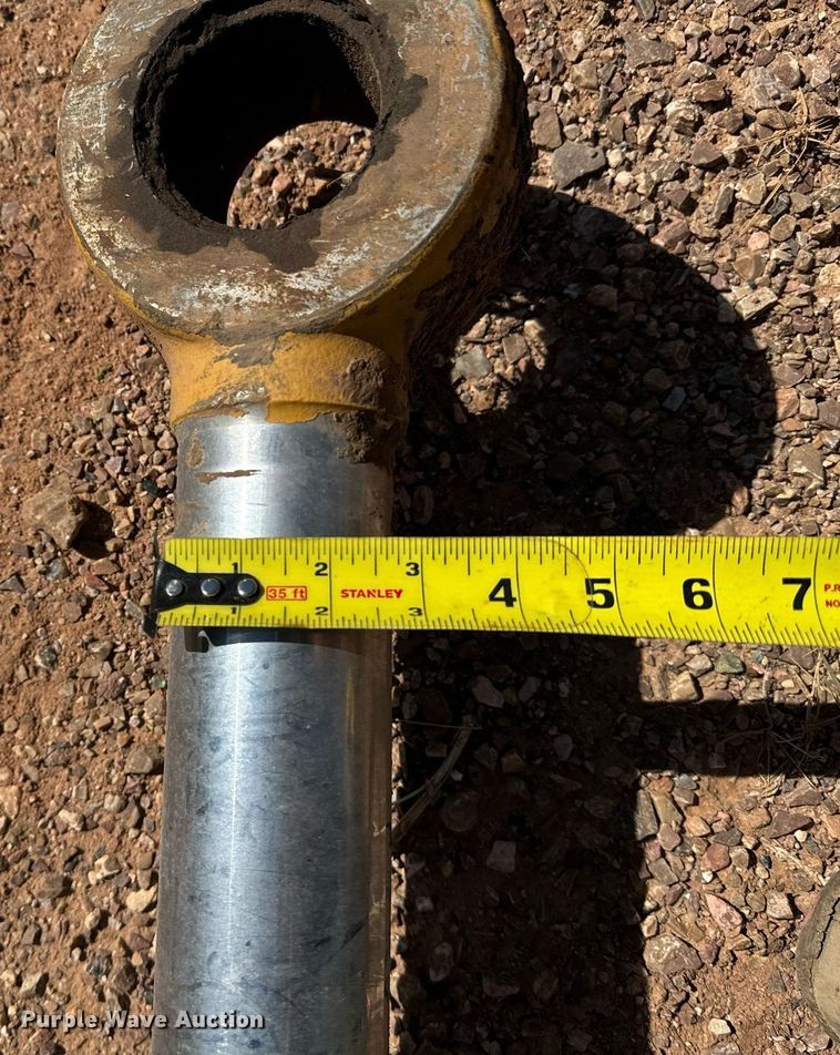 image for item EE7739 Caterpillar hydraulic cylinder