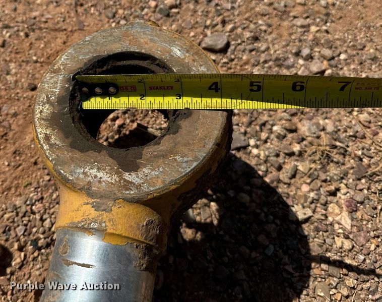 image for item EE7739 Caterpillar hydraulic cylinder