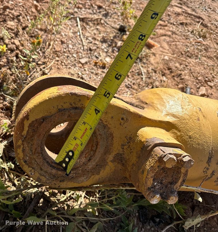 image for item EE7739 Caterpillar hydraulic cylinder