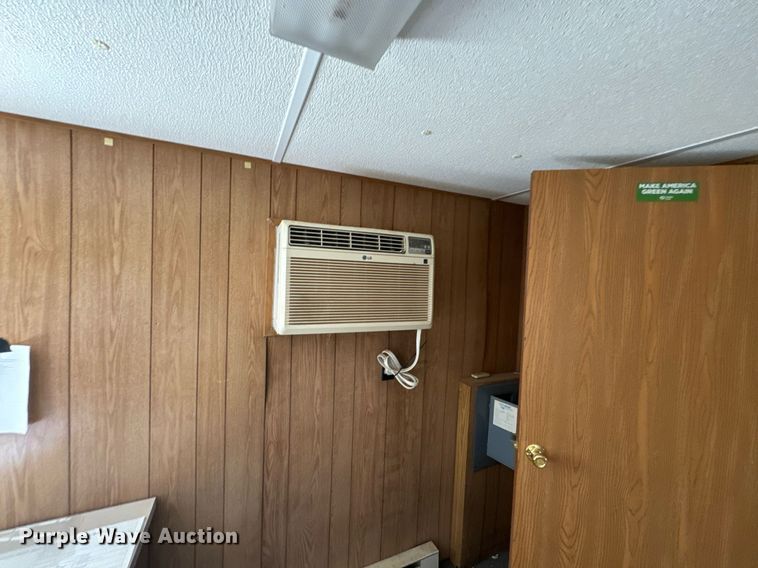 image for item EE7740 1997 Miller job site trailer