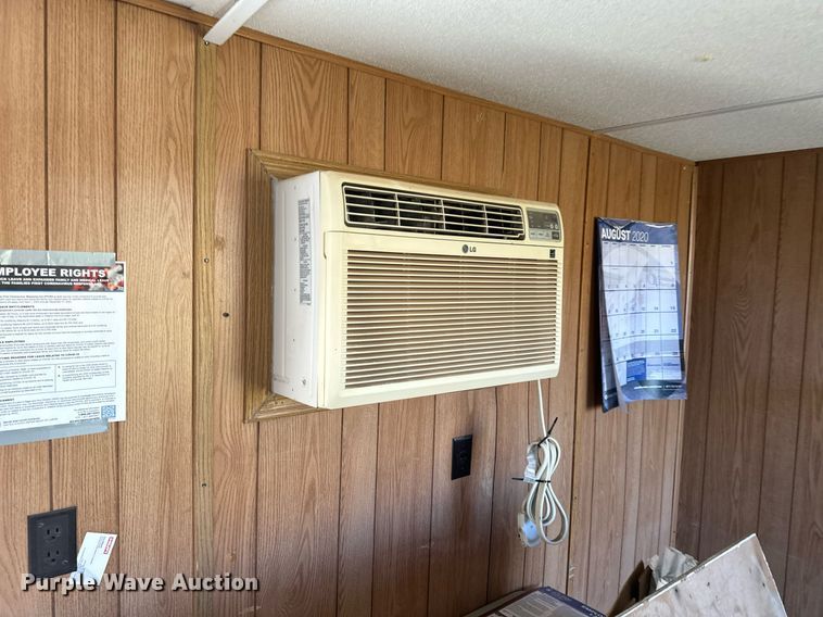 image for item EE7740 1997 Miller job site trailer