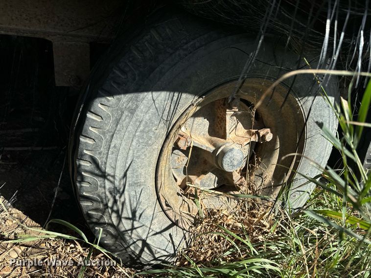 image for item EE7740 1997 Miller job site trailer