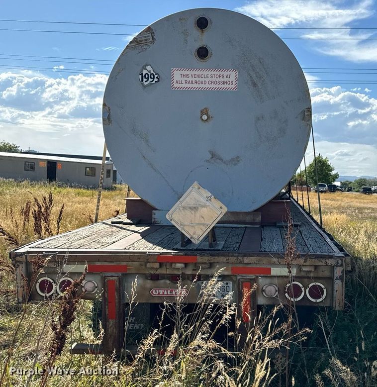 image for item EE7747 1987 Utility 8x40 flatbed trailer