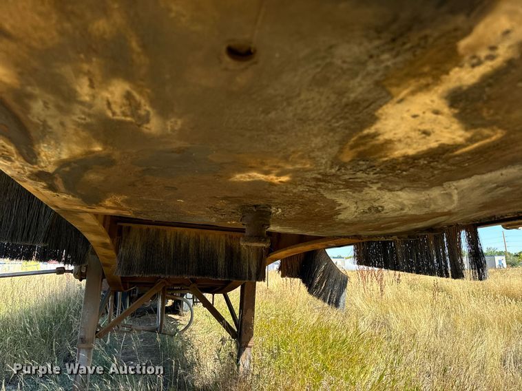 image for item EE7747 1987 Utility 8x40 flatbed trailer