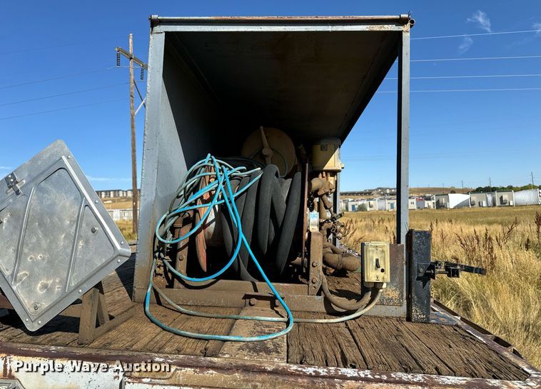 image for item EE7747 1987 Utility 8x40 flatbed trailer