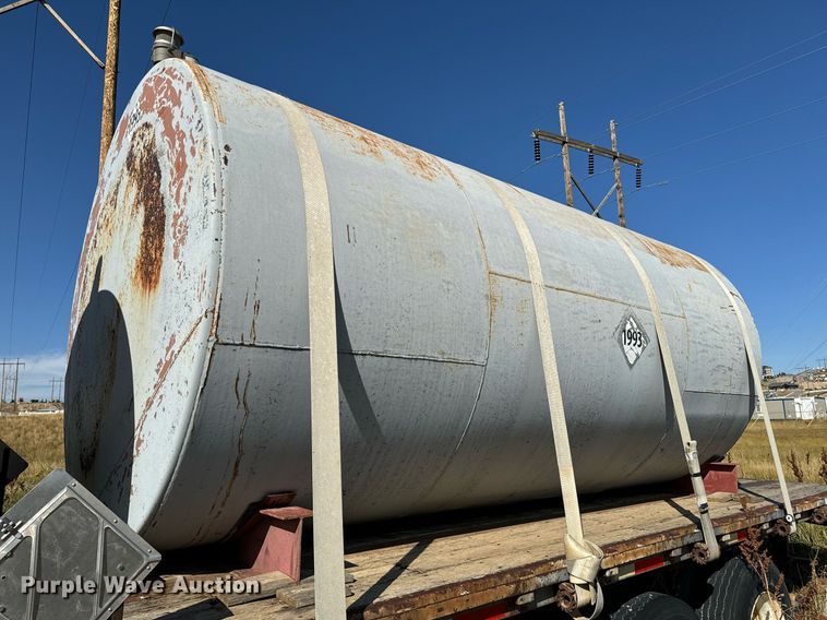 image for item EE7747 1987 Utility 8x40 flatbed trailer