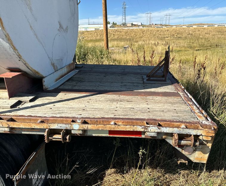 image for item EE7747 1987 Utility 8x40 flatbed trailer