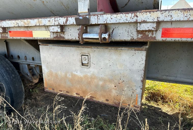 image for item EE7747 1987 Utility 8x40 flatbed trailer