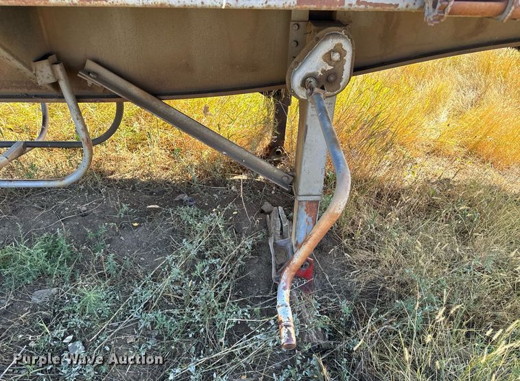 image for item EE7747 1987 Utility 8x40 flatbed trailer