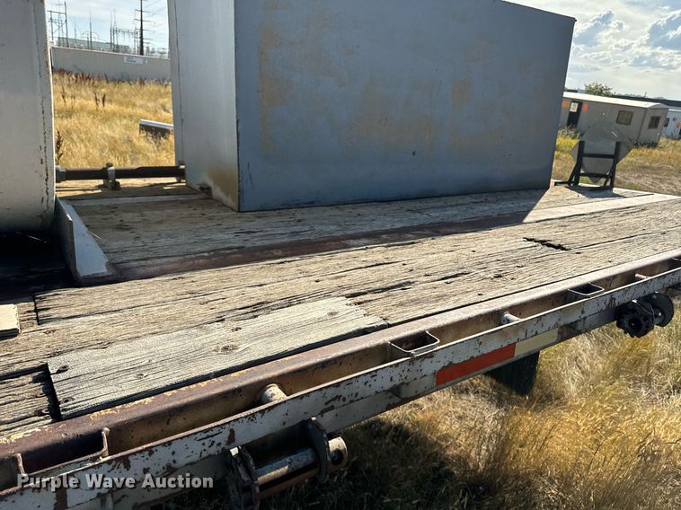 image for item EE7747 1987 Utility 8x40 flatbed trailer