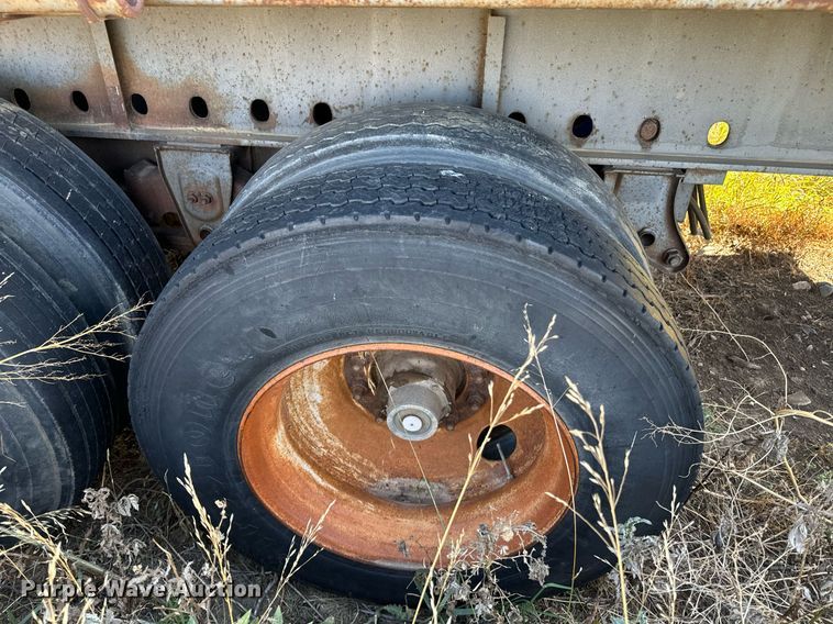 image for item EE7747 1987 Utility 8x40 flatbed trailer