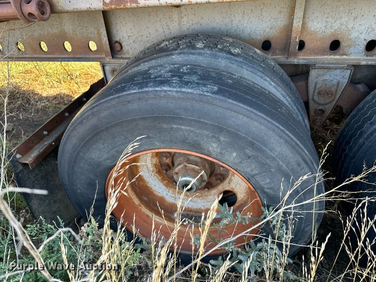 image for item EE7747 1987 Utility 8x40 flatbed trailer