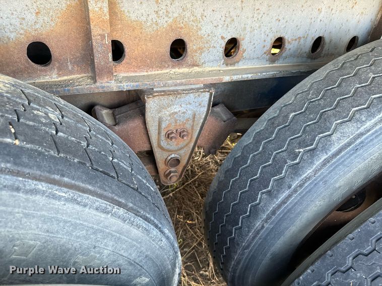 image for item EE7747 1987 Utility 8x40 flatbed trailer