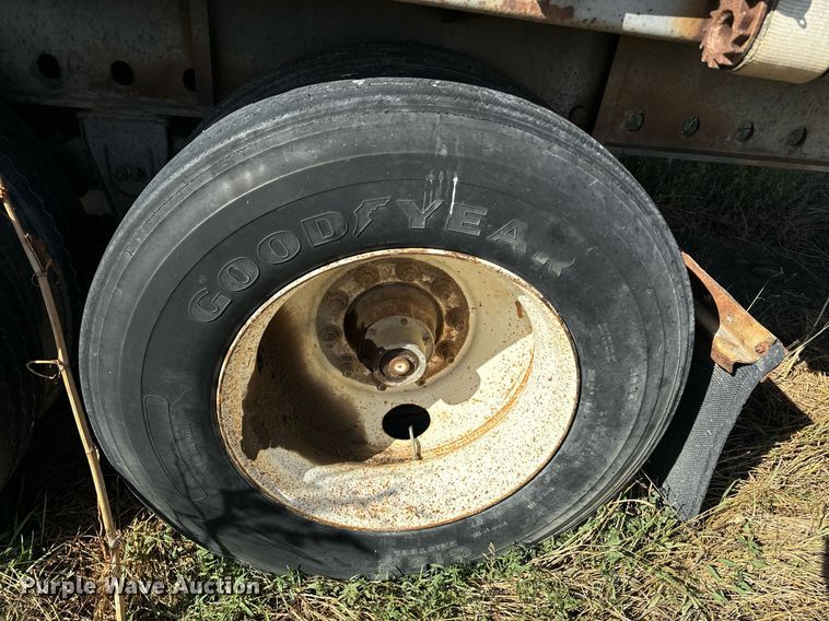 image for item EE7747 1987 Utility 8x40 flatbed trailer