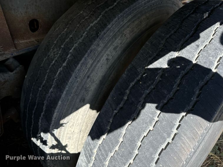 image for item EE7747 1987 Utility 8x40 flatbed trailer