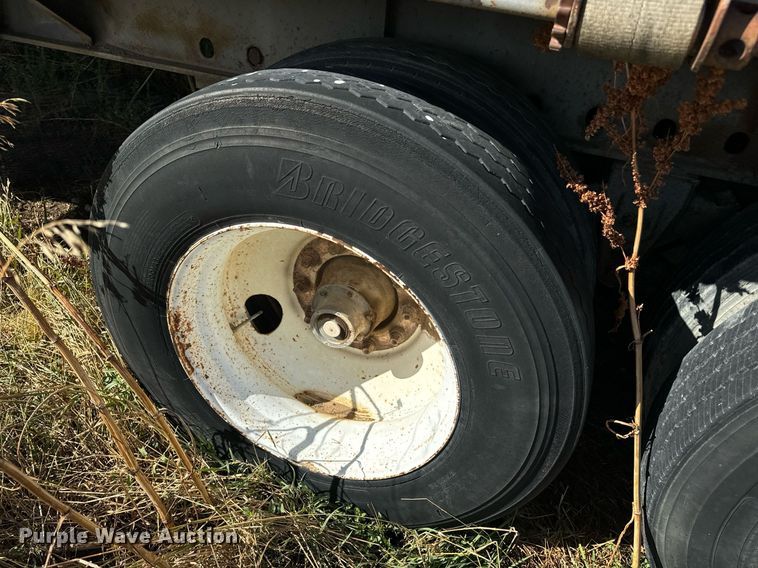 image for item EE7747 1987 Utility 8x40 flatbed trailer