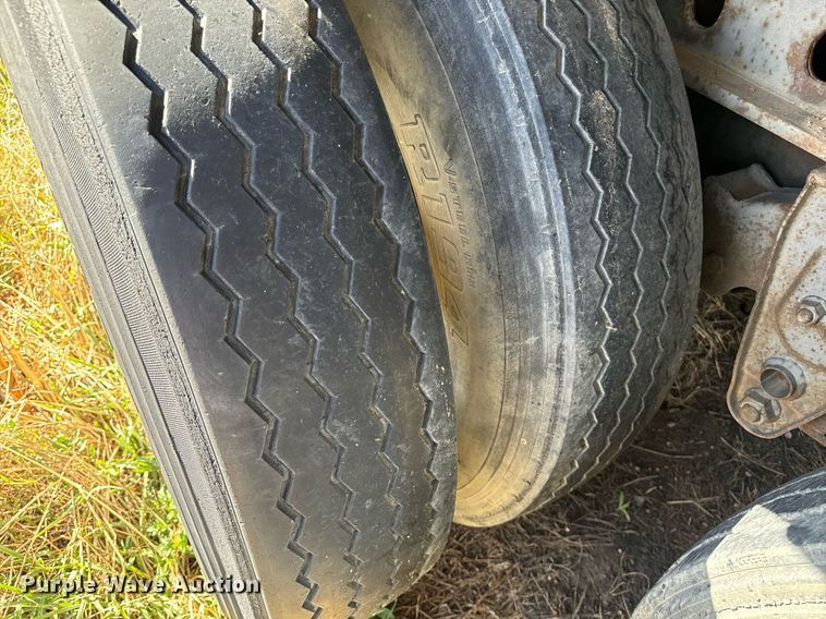 image for item EE7747 1987 Utility 8x40 flatbed trailer