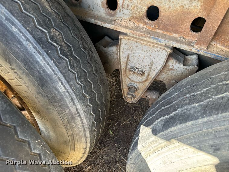 image for item EE7747 1987 Utility 8x40 flatbed trailer