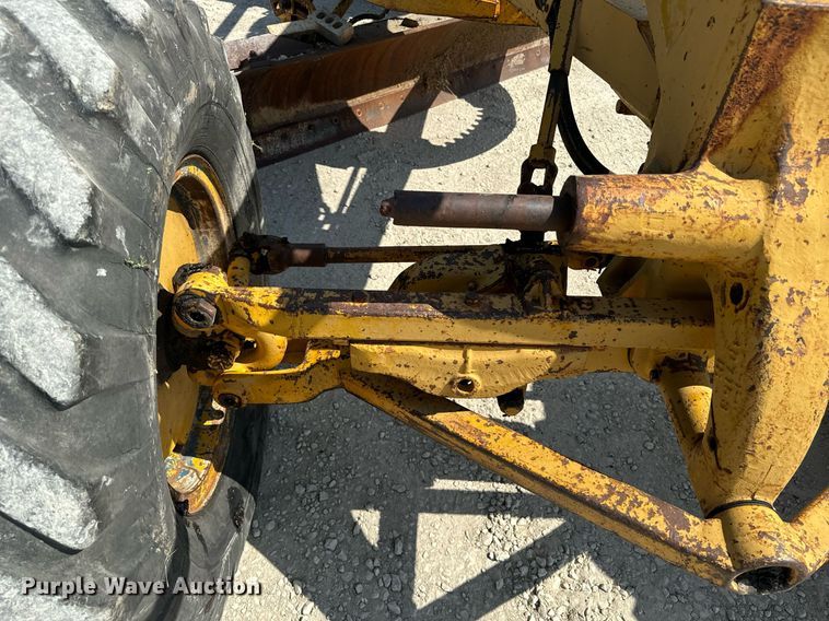 image for item EE7756 1967 Caterpillar 120 motor grader