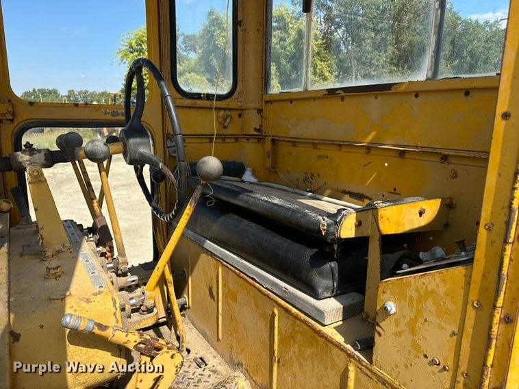image for item EE7756 1967 Caterpillar 120 motor grader
