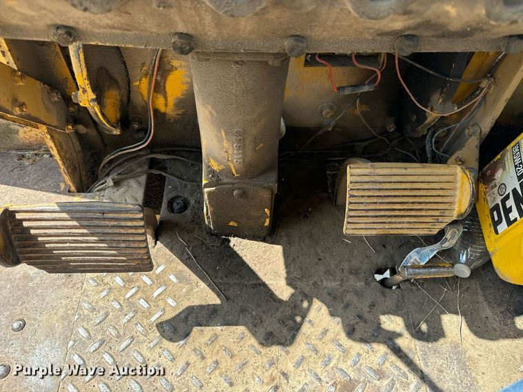 image for item EE7756 1967 Caterpillar 120 motor grader