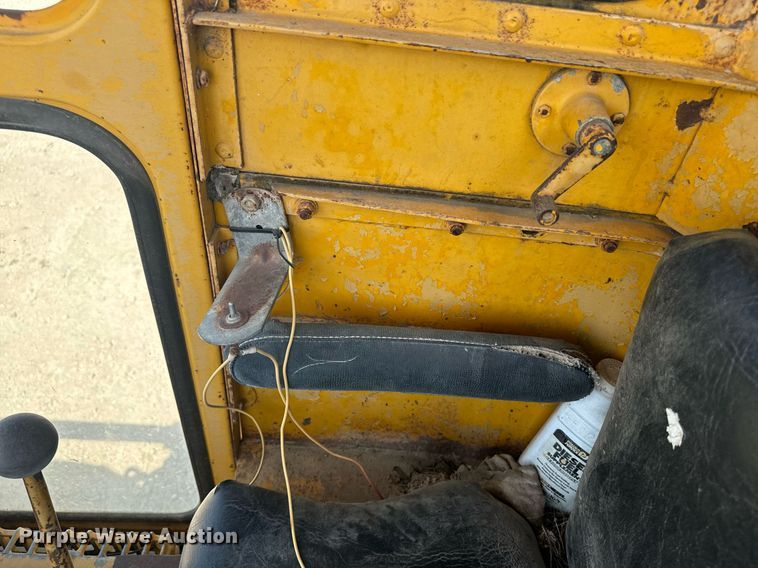 image for item EE7756 1967 Caterpillar 120 motor grader