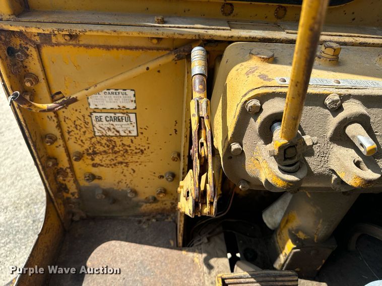 image for item EE7756 1967 Caterpillar 120 motor grader