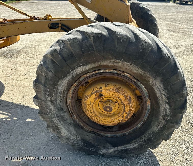 image for item EE7756 1967 Caterpillar 120 motor grader