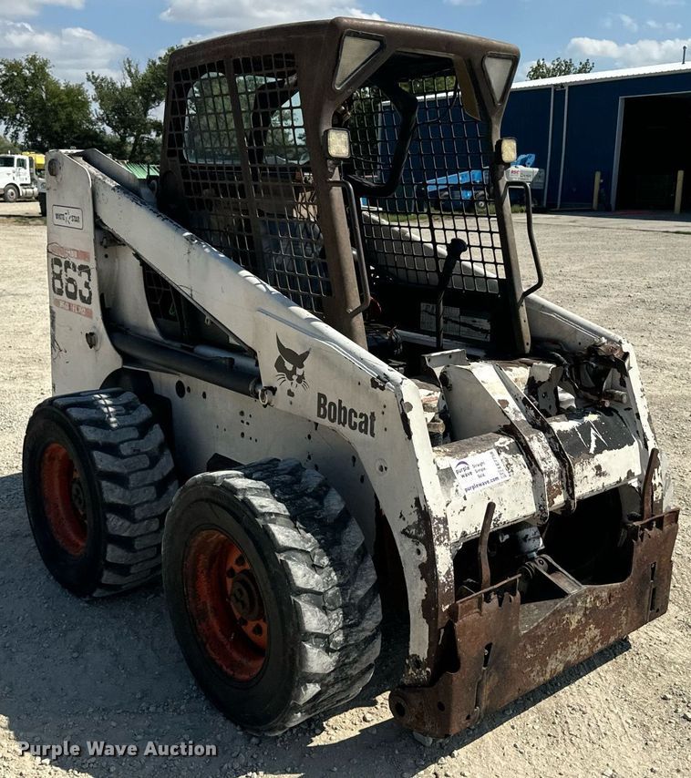 image for item EE7758 2001 Bobcat 863 skid steer loader