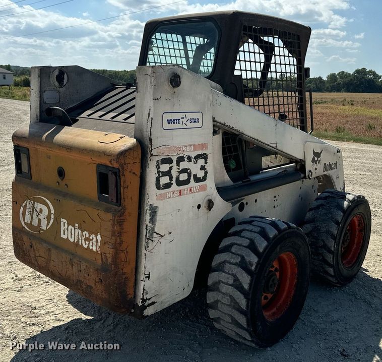 image for item EE7758 2001 Bobcat 863 skid steer loader