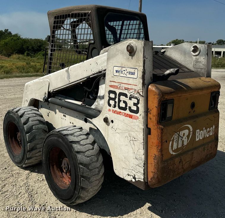 image for item EE7758 2001 Bobcat 863 skid steer loader
