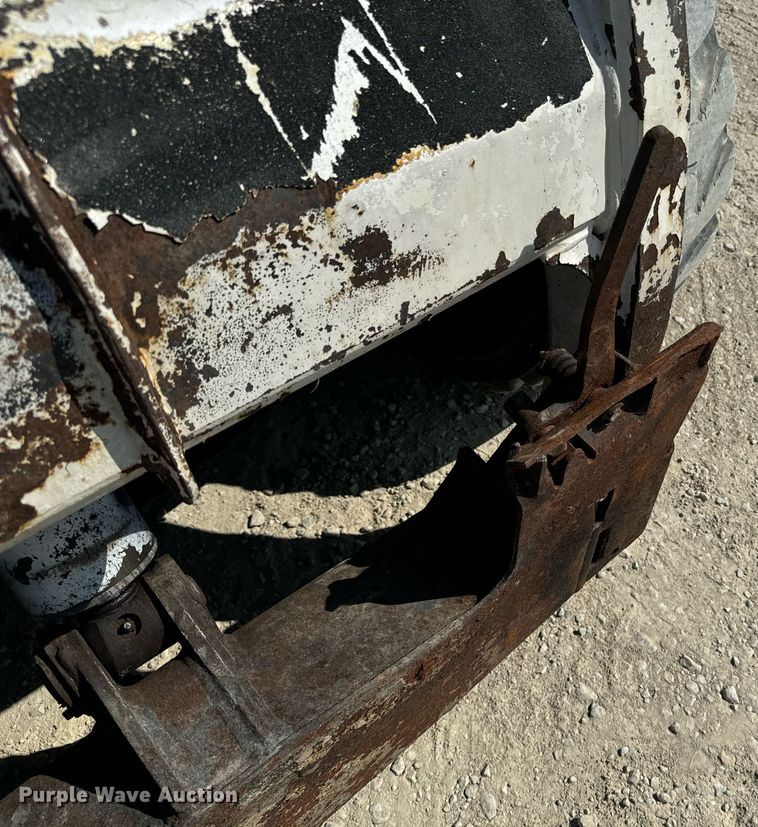 image for item EE7758 2001 Bobcat 863 skid steer loader