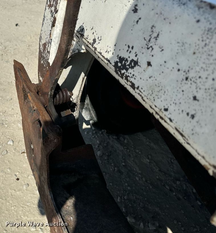 image for item EE7758 2001 Bobcat 863 skid steer loader