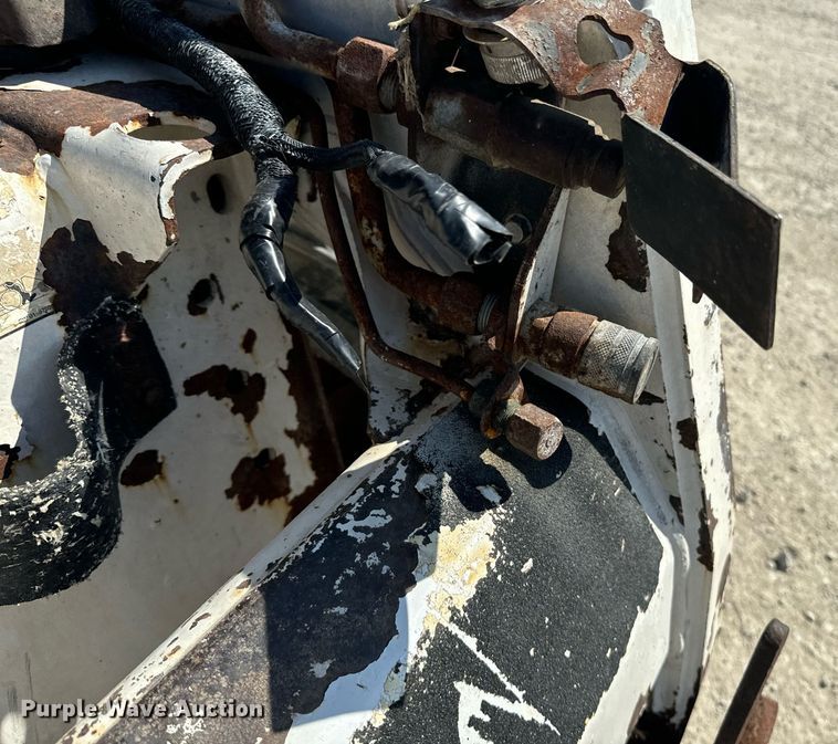 image for item EE7758 2001 Bobcat 863 skid steer loader