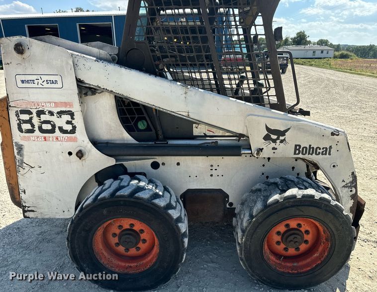 image for item EE7758 2001 Bobcat 863 skid steer loader