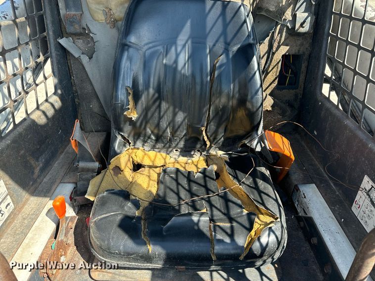 image for item EE7758 2001 Bobcat 863 skid steer loader