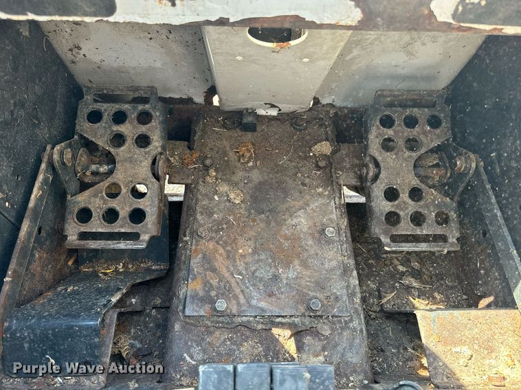 image for item EE7758 2001 Bobcat 863 skid steer loader