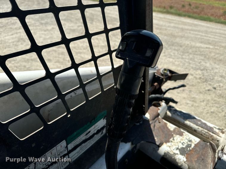 image for item EE7758 2001 Bobcat 863 skid steer loader