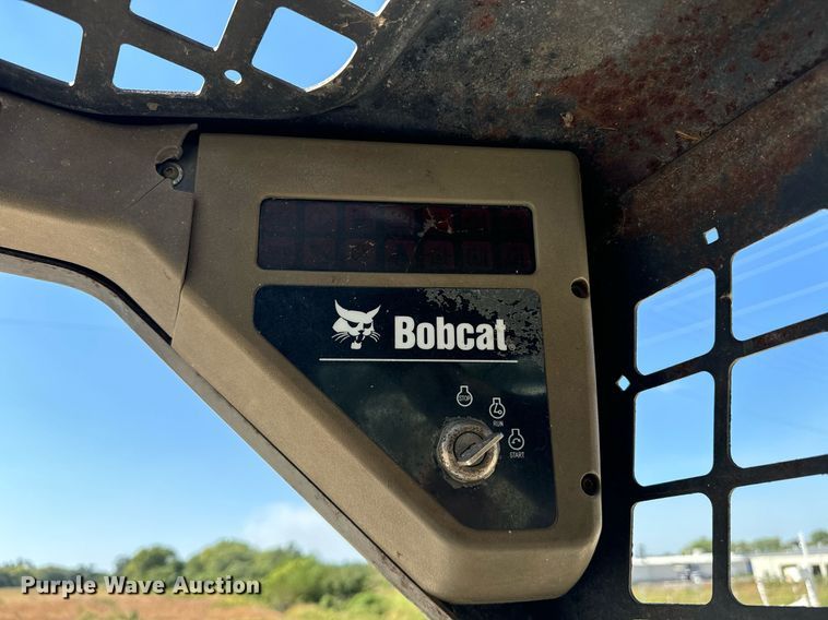 image for item EE7758 2001 Bobcat 863 skid steer loader