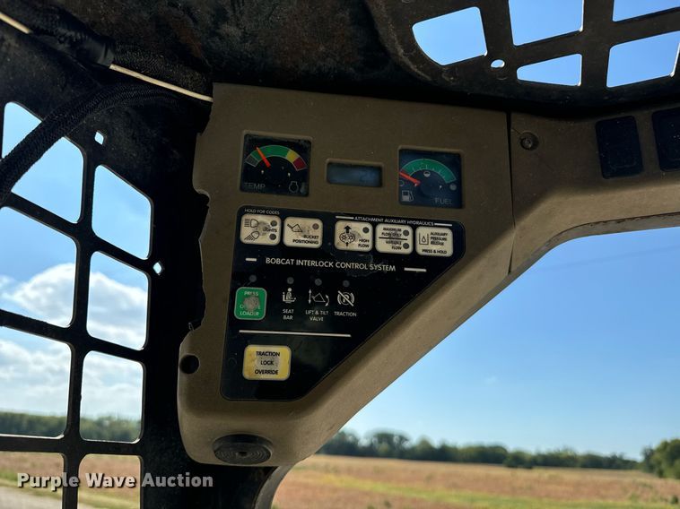 image for item EE7758 2001 Bobcat 863 skid steer loader