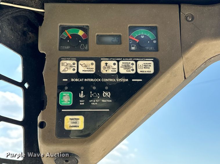 image for item EE7758 2001 Bobcat 863 skid steer loader