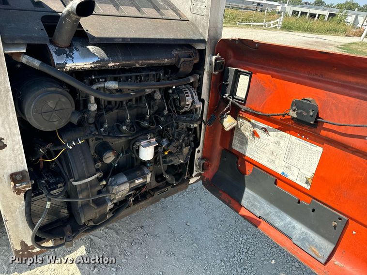 image for item EE7758 2001 Bobcat 863 skid steer loader