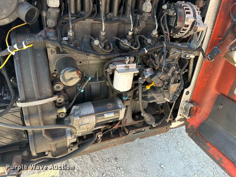 image for item EE7758 2001 Bobcat 863 skid steer loader