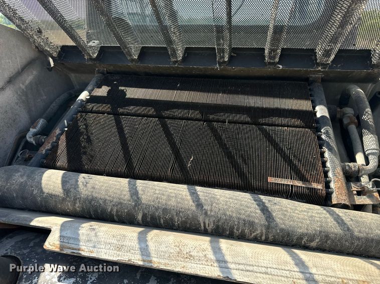 image for item EE7758 2001 Bobcat 863 skid steer loader