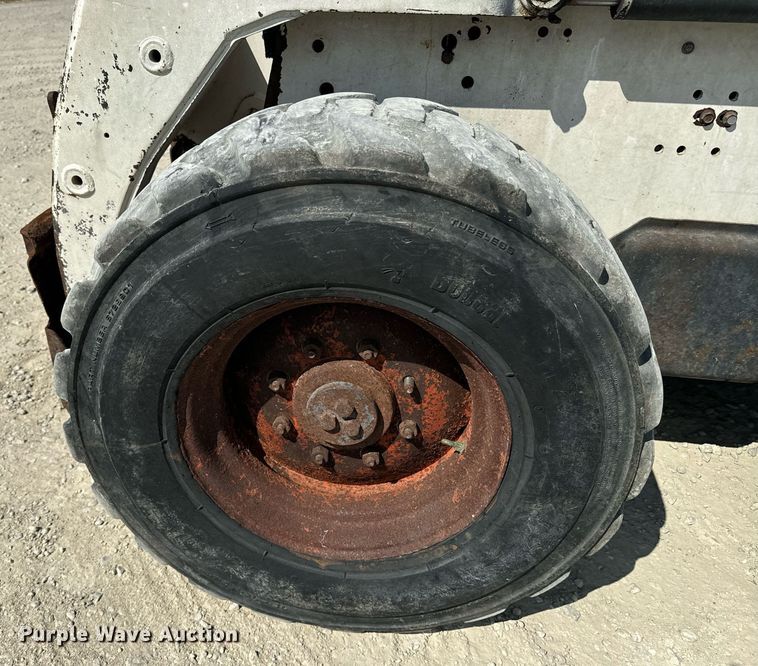 image for item EE7758 2001 Bobcat 863 skid steer loader
